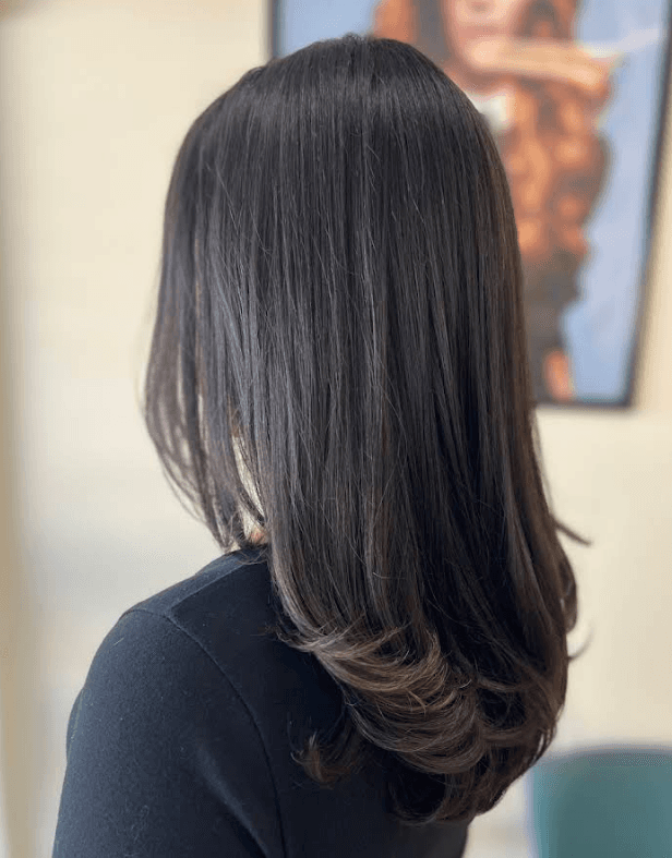 Cabello liso con movimiento en las puntas